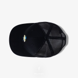 Czarna czapka z daszkiem marynarz